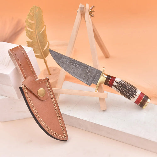 8' Damascus knife with leather sheath, Horn handle