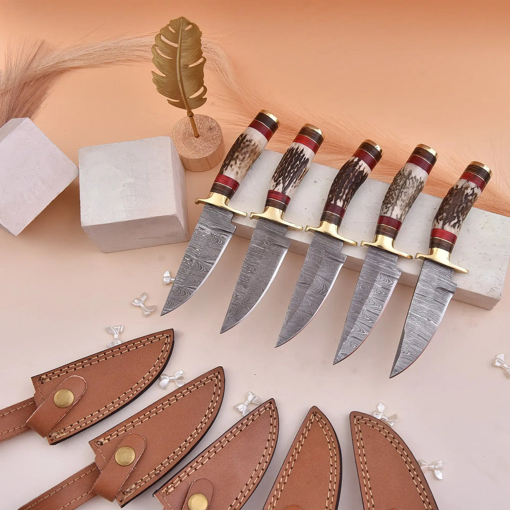 8' Damascus knife with leather sheath, Horn handle