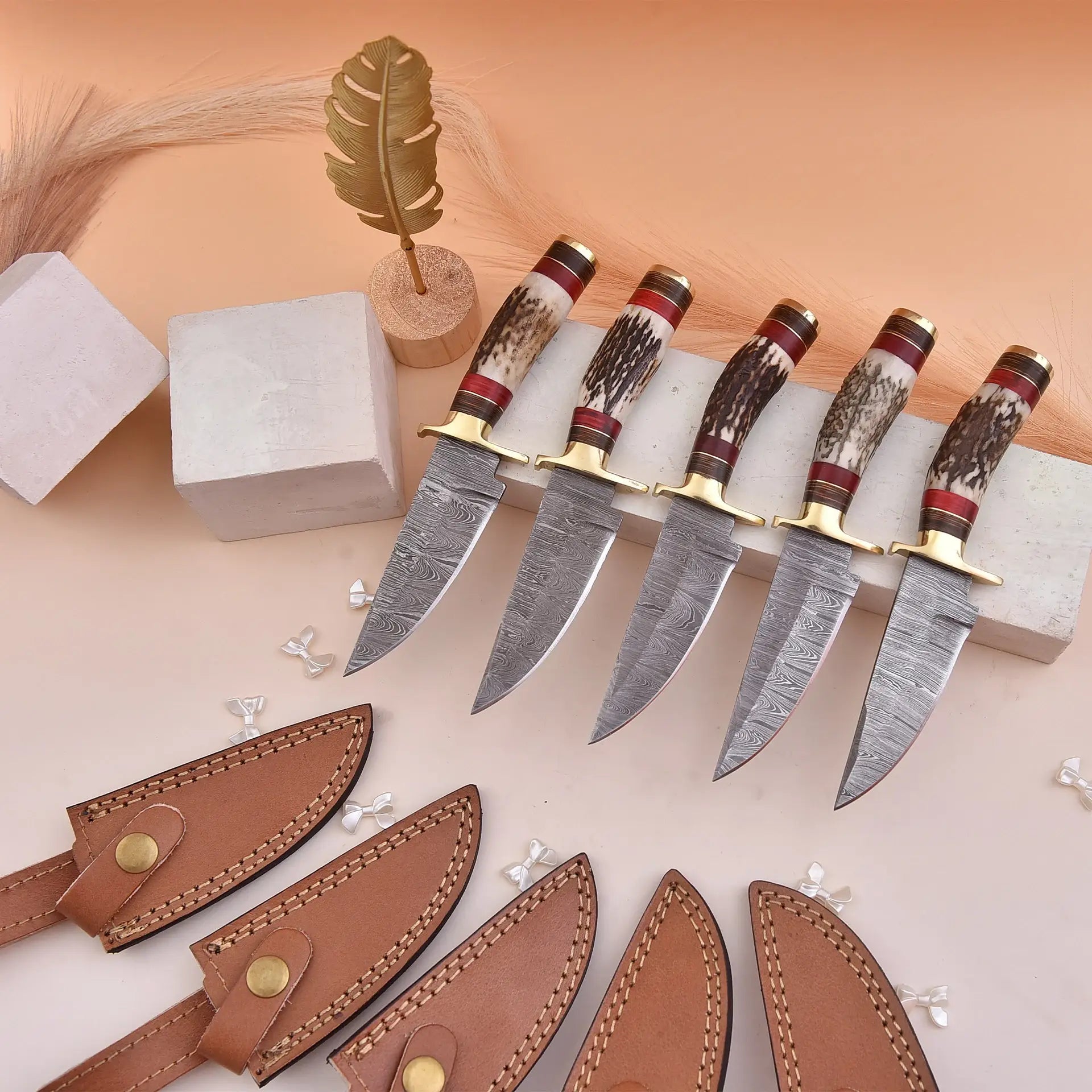 8' Damascus knife with leather sheath, Horn handle