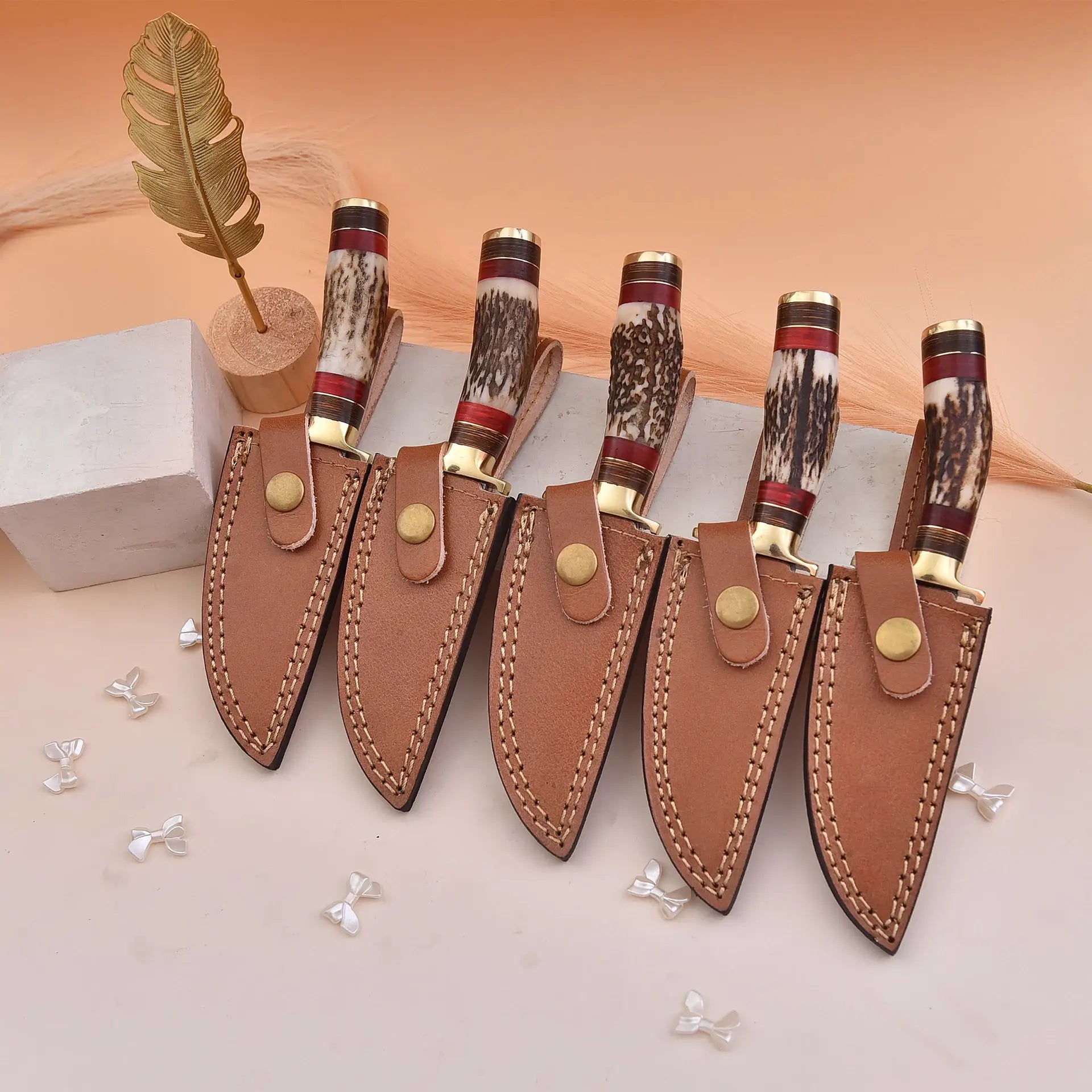 8' Damascus knife with leather sheath, Horn handle