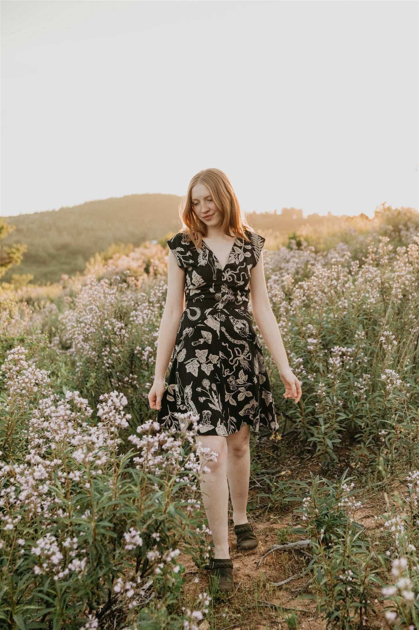 Spicy Xena in Black Woodland Wonder